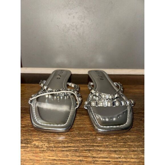 Unisa Unsarai Flat Sandals With Rhinestones & Pearls  Size 9 - Picture 6 of 14